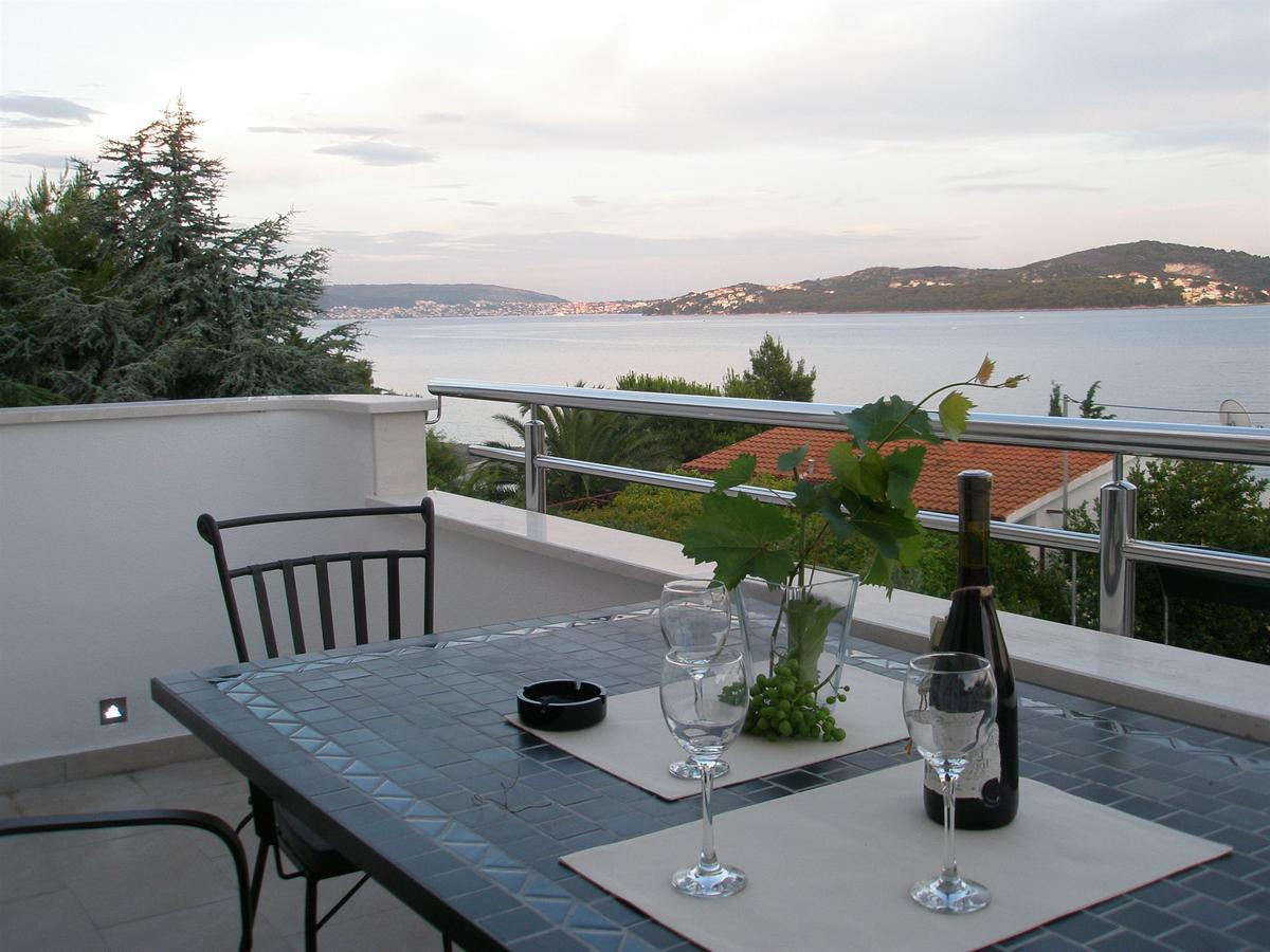 Apartments Frano Seget Vranjica Exterior photo